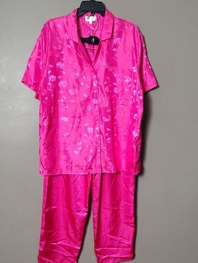 Bed Of Roses Bright Pink 2 Peice Pajamas Top 1X Bottoms 2X